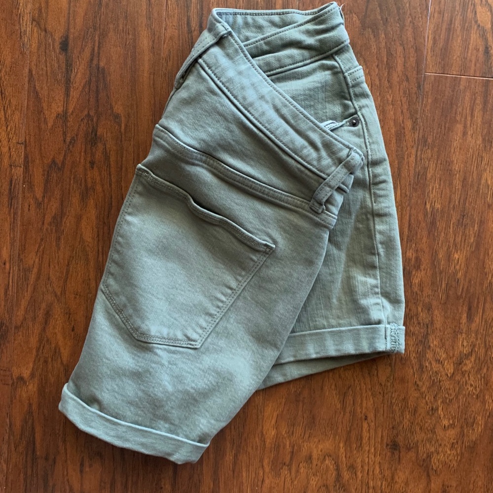Universal Thread Shorts - Picture 2 of 5